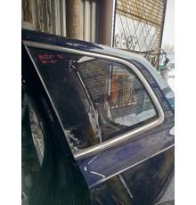 Глухое стекло заднее левое