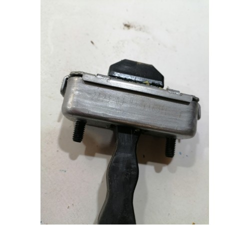 Ограничитель двери передний левый