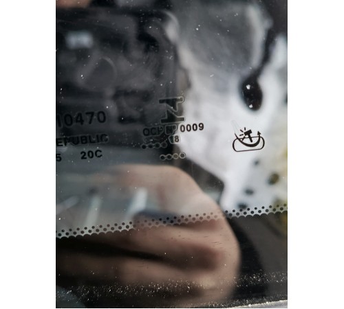 Глухое стекло заднее левое