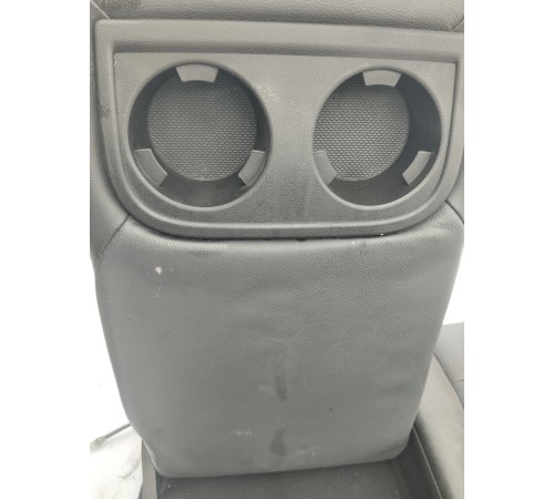 Спинка заднего сиденья правая с подлокотником