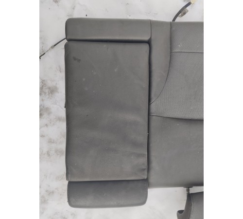 Спинка заднего сиденья правая с подлокотником