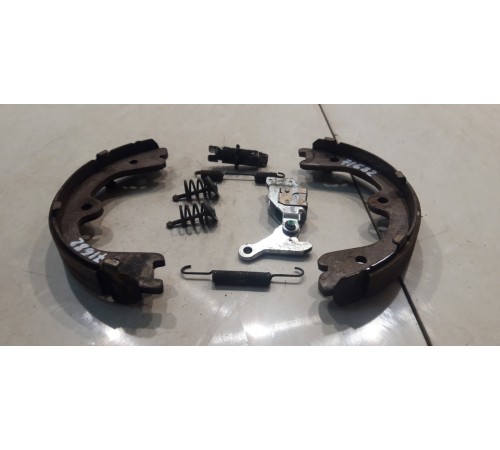 колодки ручника (задние левые)