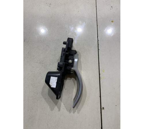 Ручка двери (задняя правая внутренняя)