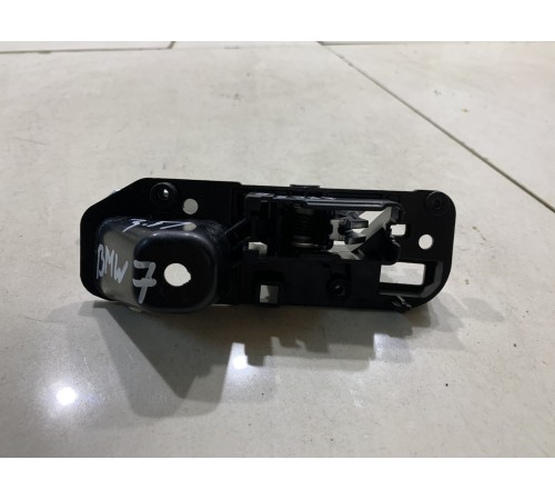 Ручка двери (задняя правая внутренняя)