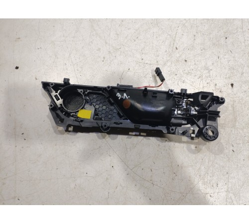 Ручка двери (задняя левая внутренняя)