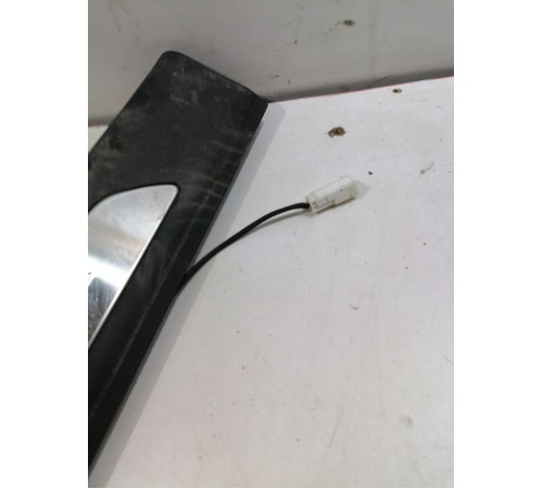 Накладка порога передняя левая