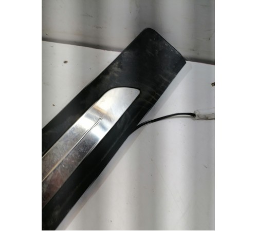 Накладка порога передняя левая