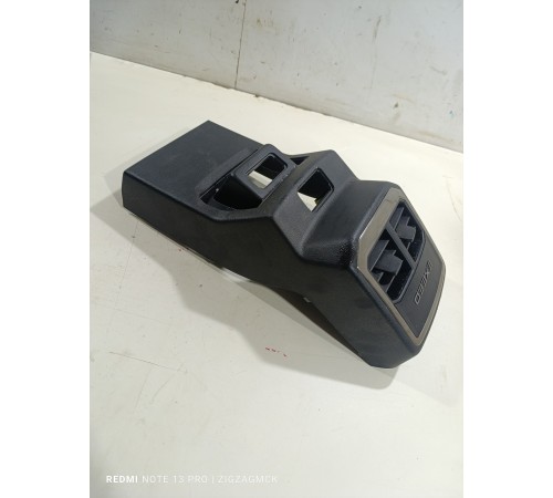 Накладка центральной консоли задняя с воздушным дефлектором