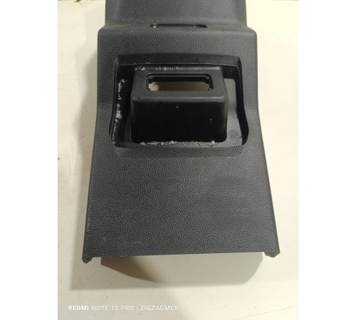 Накладка центральной консоли задняя с воздушным дефлектором