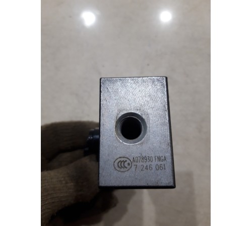 Петля двери(задняя левая верхняя)