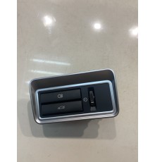 Кнопка открывания багажника