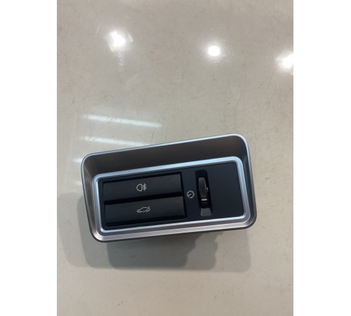 Кнопка открывания багажника