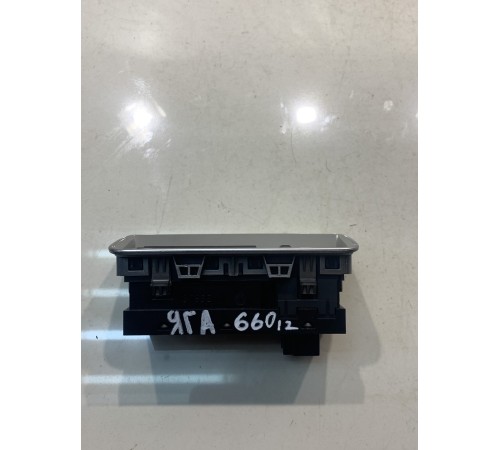 Кнопка открывания багажника