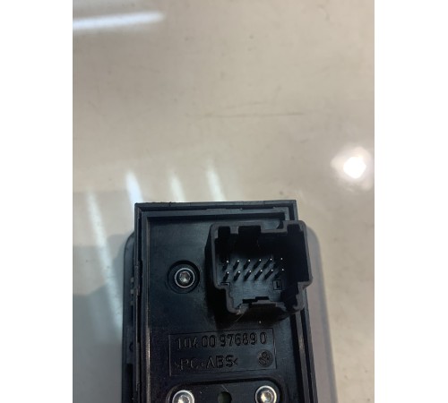 Кнопка открывания багажника