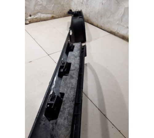 Накладка порога (внутренняя, правая)