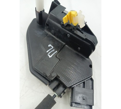 Замок двери передний левый