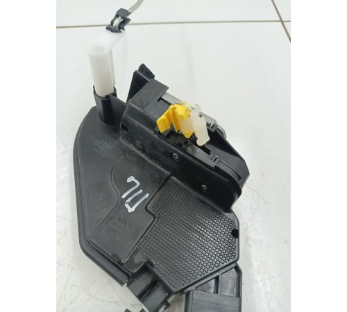 Замок двери передний левый