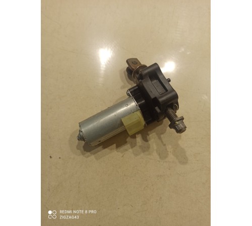 Моторчик регулировки сиденья(передний левый)