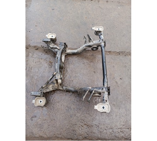 Подрамник передний