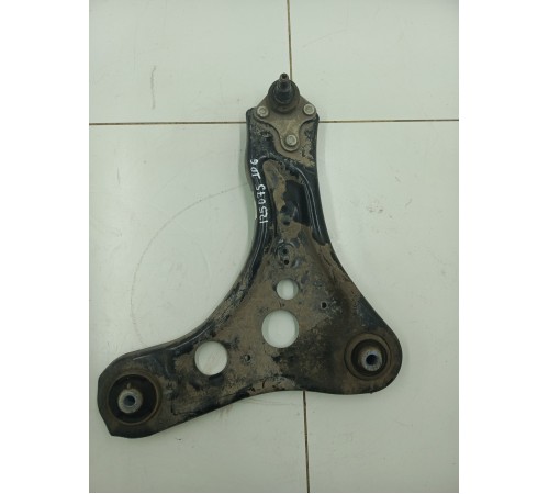 Рычаг передний правый нижний