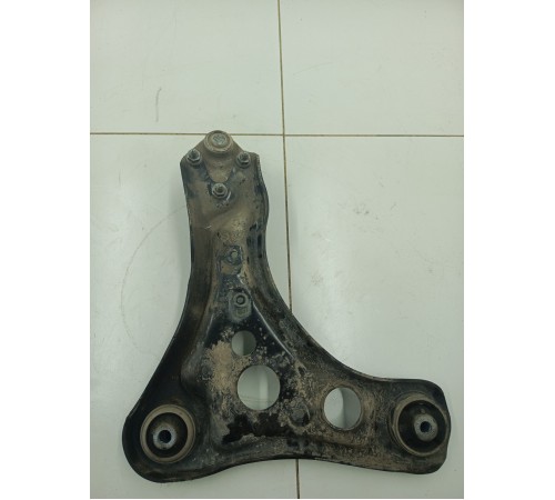 Рычаг передний правый нижний