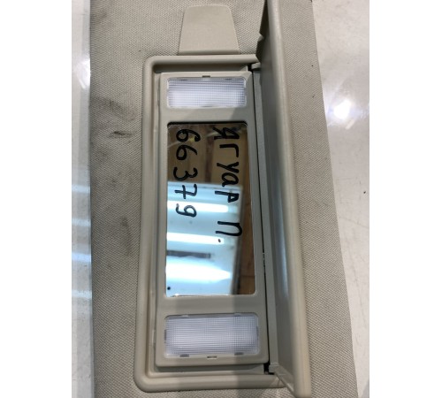 Солнцезащитный козырек (правый)