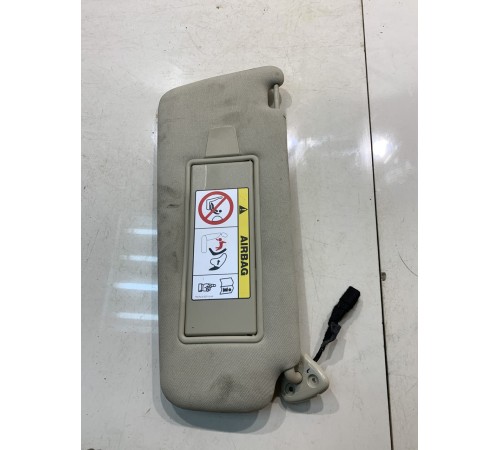 Солнцезащитный козырек (правый)