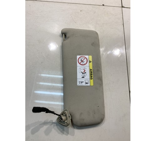 Солнцезащитный козырек (правый)