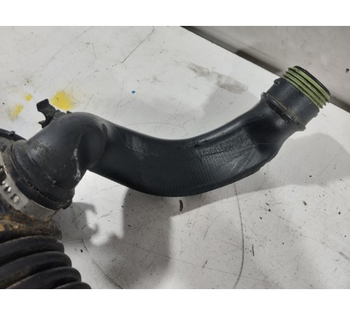 Патрубок воздушного фильтра