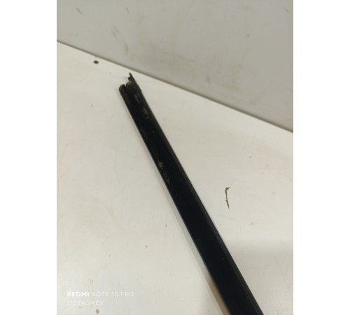 Уплотнитель стекла передний левый внутренний