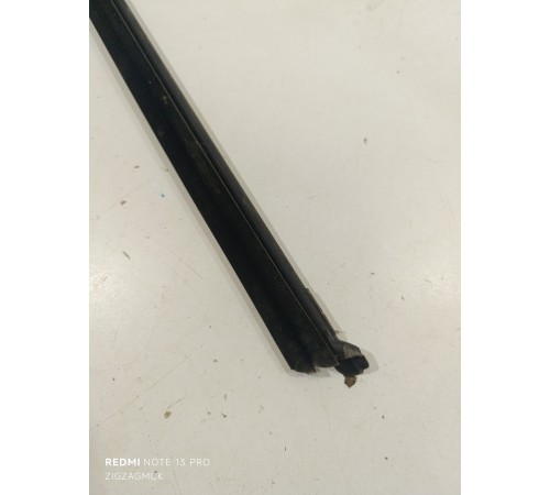 Уплотнитель стекла передний левый внутренний