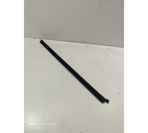 Уплотнитель стекла передний левый внутренний