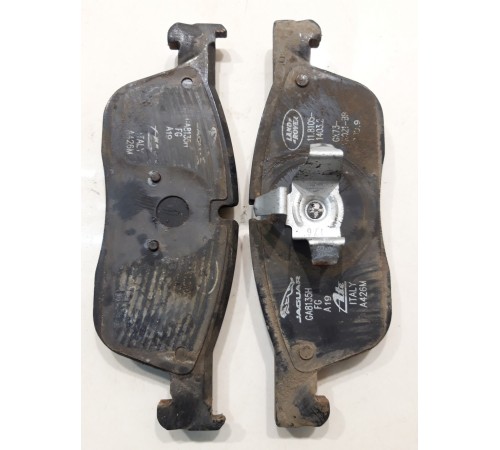 Комплект передних левых тормозных колодок