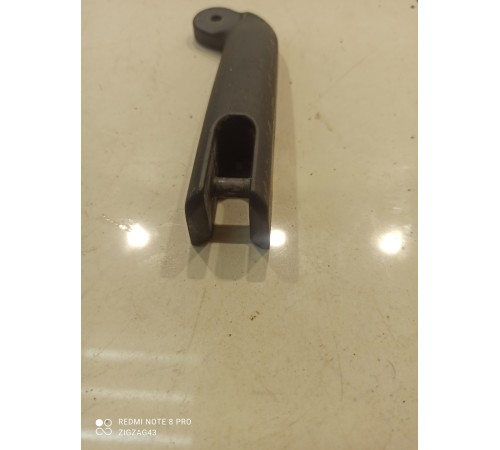 Крепеж заднего дворника