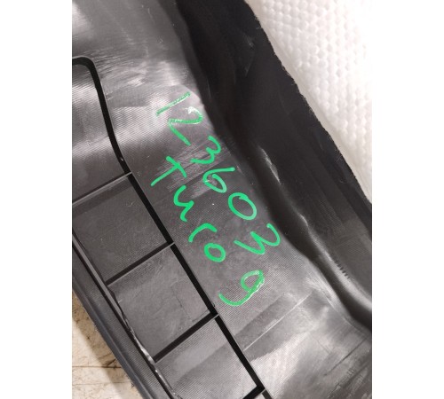 Обшивка багажника верхняя