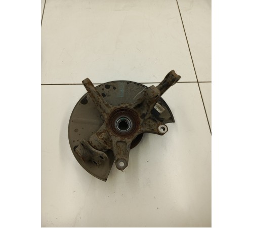 Кулак поворотный передний левый в сборе