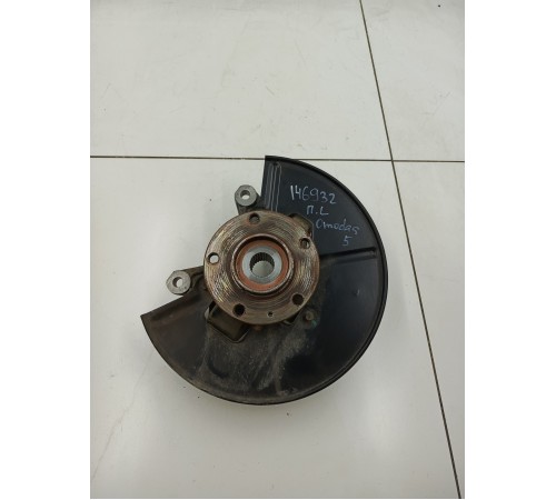 Кулак поворотный передний левый в сборе