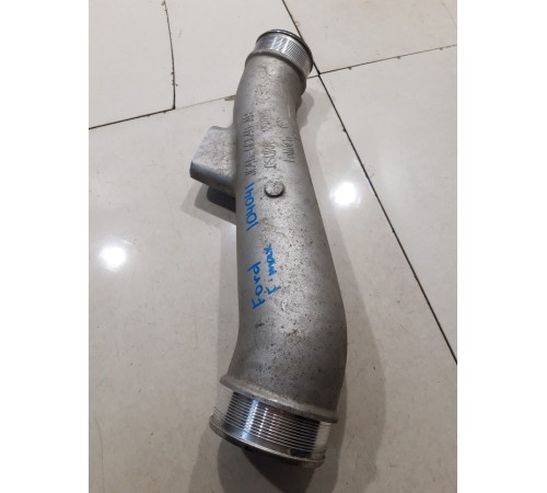 Соединитель воздухоохладителя двигателя