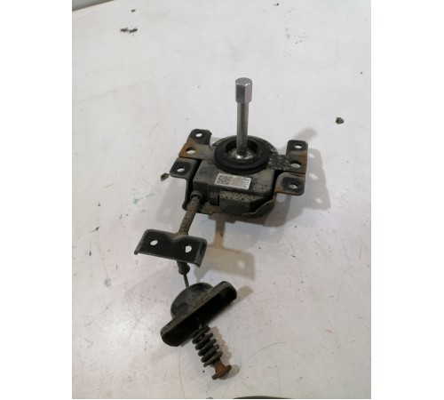 Механизм подъема запасного колеса