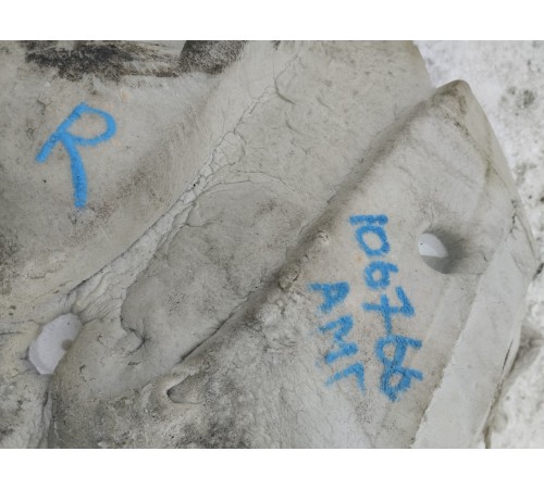 Напольное покрытие переднее правое