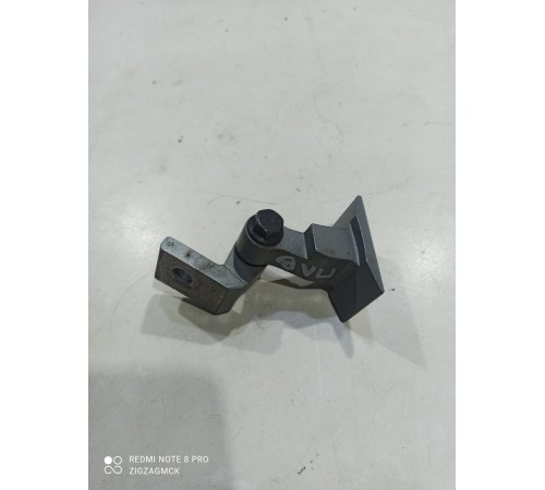 Петля двери передняя левая верхняя