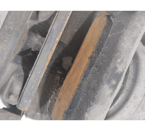 Суппорт тормозной передний левый