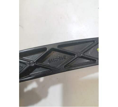  Поводок стеклоочистителя правый