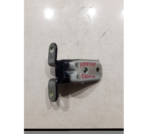 Петля двери(передняя левая верхняя)