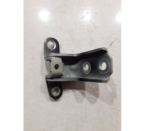 Петля двери(передняя левая верхняя)