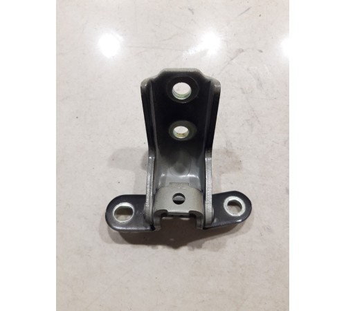 Петля двери(передняя левая верхняя)