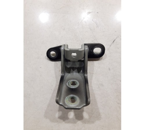 Петля двери(передняя левая верхняя)