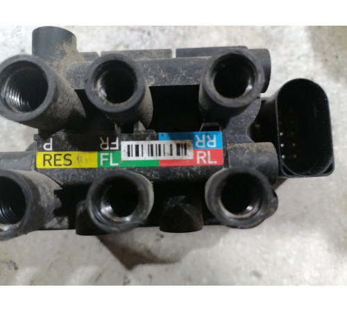 Блок клапанов пневмоподвески