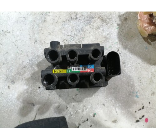 Блок клапанов пневмоподвески