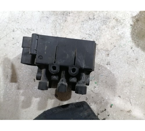 Блок клапанов пневмоподвески